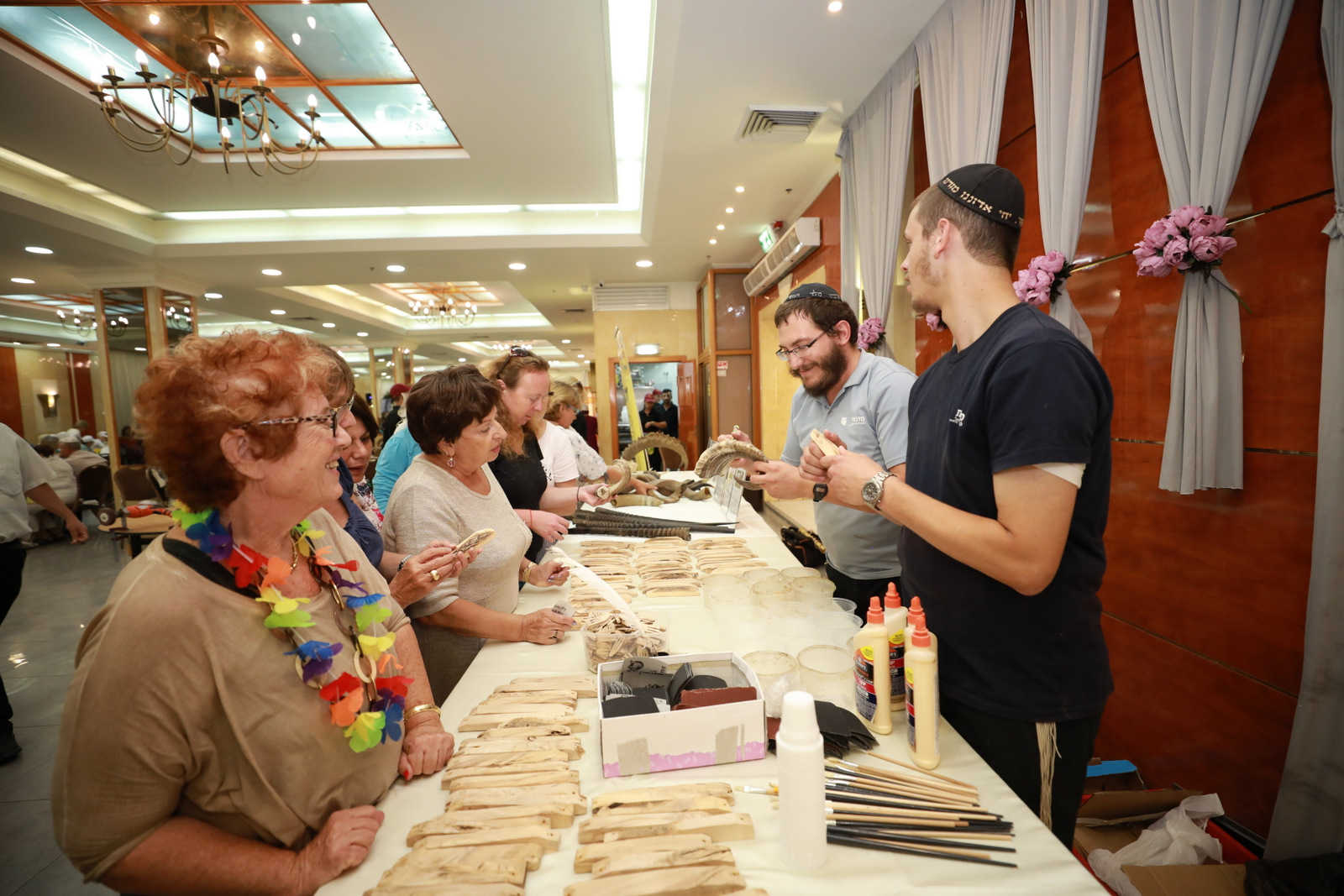 סדנת יצירה מעץ לגיל הזהב בירושלים