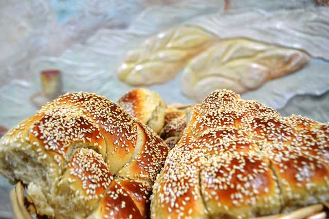 החלות לאחר הפרשת חלה ואפייה