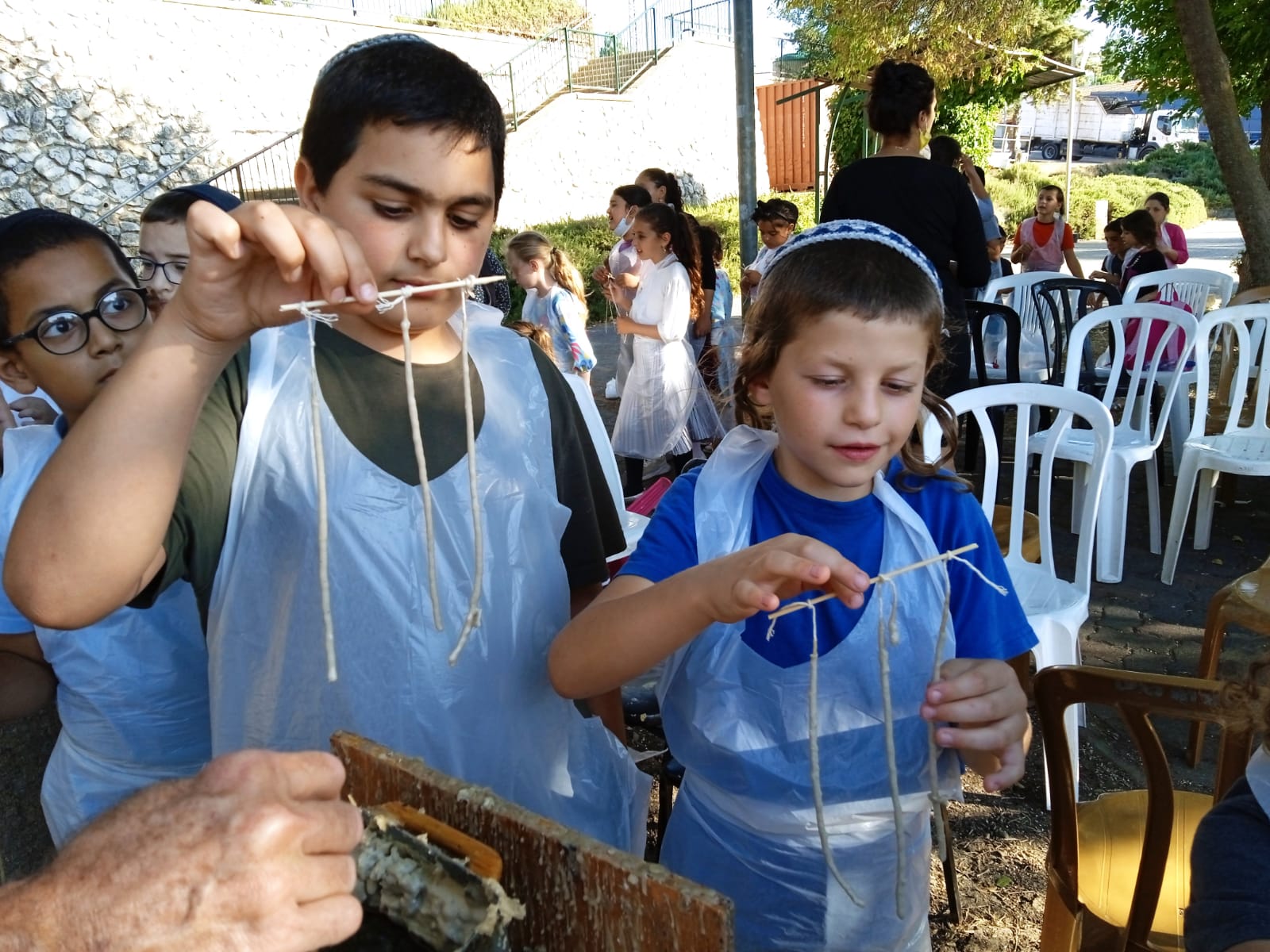 הכנת נר הבדלה מדונג דבורים